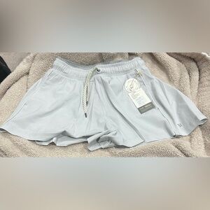 NEW Vuori Reform Shorts in silver cloud